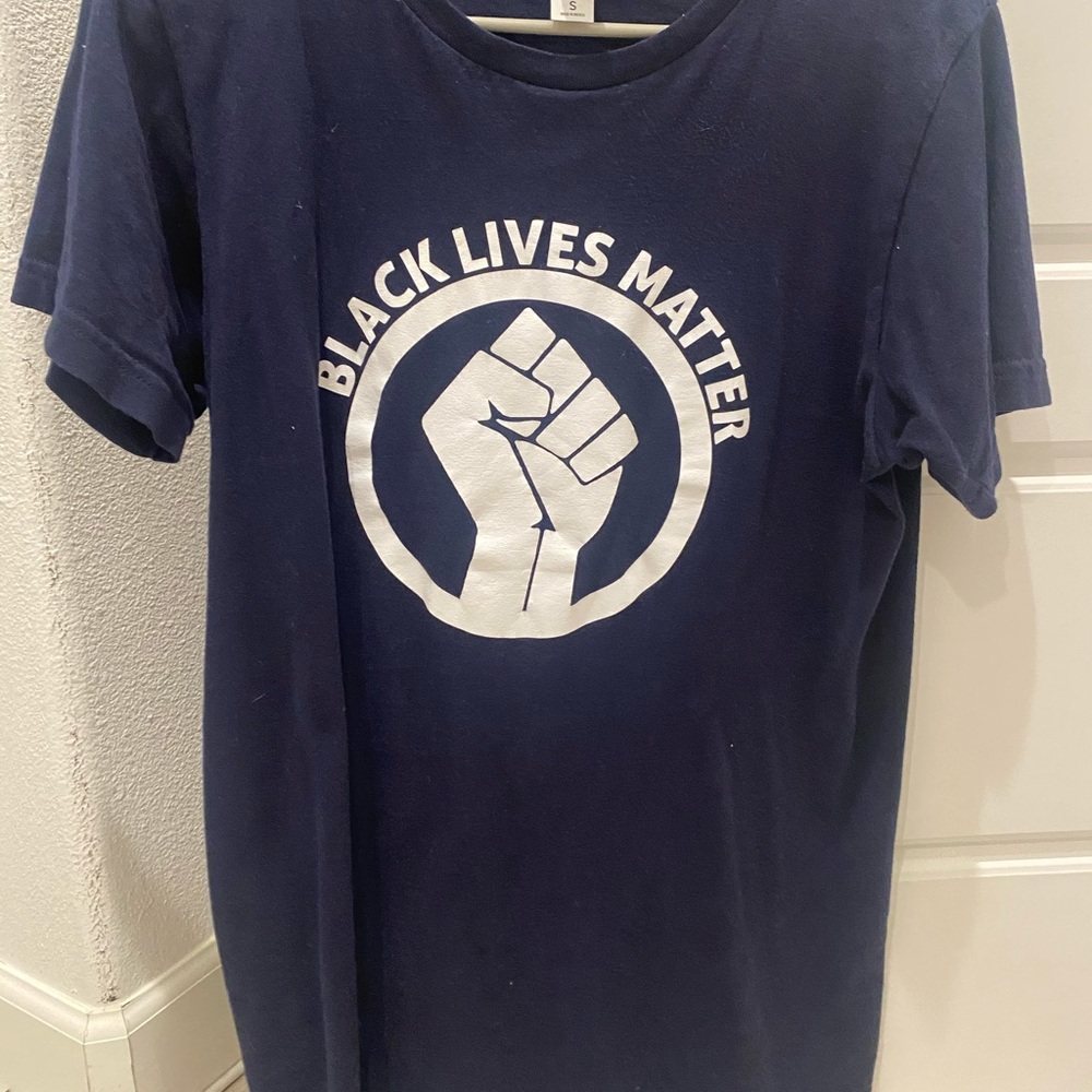 T-shirt size small